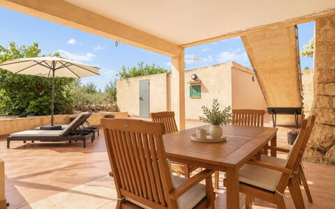 Hort Den Fideu: Piso, Habitación, Lecho, Cama, Marco De La Cama, Linos, Sábana, Madera Dura, Colchón, Suelos De Madera