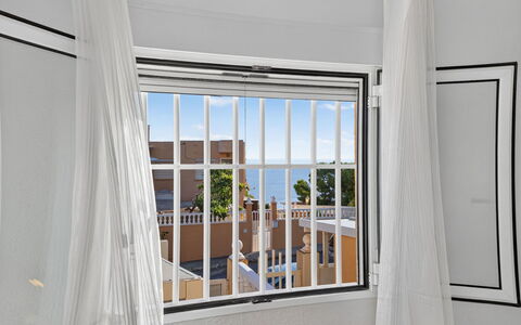 Panorama: Piso, Habitación, Lecho, Cama, Marco De La Cama, Linos, Sábana, Madera Dura, Colchón, Suelos De Madera