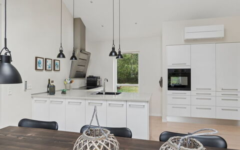 Evtim - 275M from the Sea: Mueble, Diseño De Interiores, Cocina, Piso, Lámpara, Pared, Techo, Madera, Mostrador, Suelo