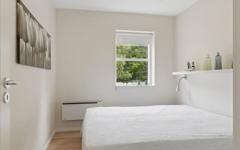 Evtim - 275M from the Sea: Pared, Piso, Habitación, Suelo, Madera, Diseño De Interiores, Cama, Techo, Lecho, Casa