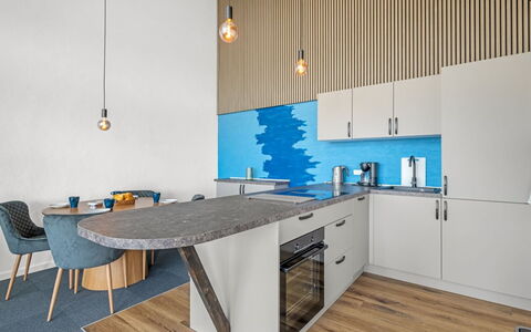 Tarm 689: Piso, Diseño De Interiores, Mueble, Madera, Suelo, Mostrador, Cocina, Techo, Encendiendo, Habitación