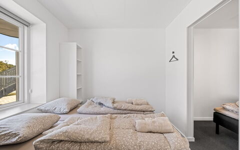 Alban - 50M to the Fjord: Pared, Suelo, Habitación, Madera, Diseño De Interiores, Piso, Techo, Cama, Habitación, Mueble
