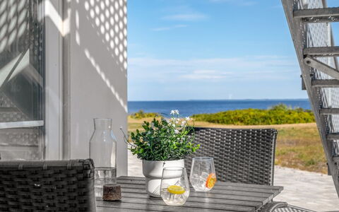 Alban - 50M to the Fjord: Mueble, Mueble Para Exteriores, Silla, Mesa Al Aire Libre, Balcón, Sombra, Cubierta, Cocina Y Comedor Mesa, Madera Dura, Aluminio