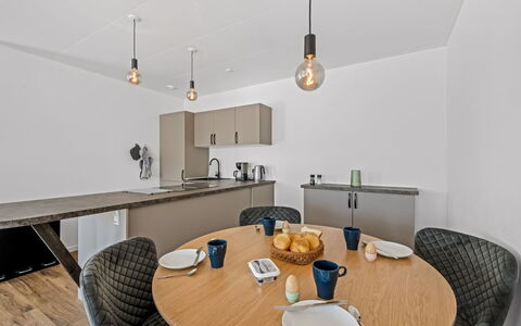 Apsolon - 50M to the Fjord: Diseño De Interiores, Mueble, Piso, Pared, Suelo, Madera, Techo, Mostrador, Habitación, Cocina