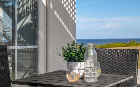 Apsolon - 50M to the Fjord: Mueble, Silla, Mueble Para Exteriores, Mesa, Mesa Al Aire Libre, Cocina Y Comedor Mesa, Mesa De Café, Maceta, Balcón