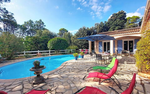 Moun Pantai: Piscina, Azul, Recurso, Mueble Para Exteriores, Eco Hotel, Sombra, Ocio, Fuente De Agua, Jardín, Hacienda