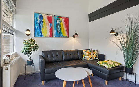 Kielo - 700M from the Sea: Mueble, Diseño De Interiores, Piso, Sofá, Pared, Suelo, Madera, Sala, Techo, Habitación