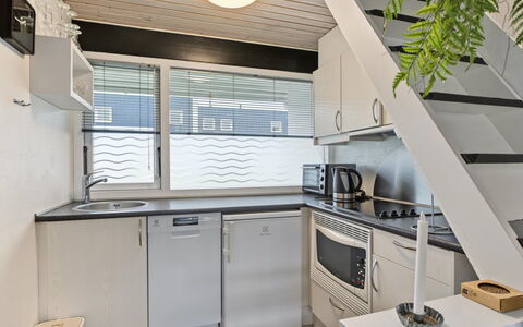 Kielo - 700M from the Sea: Diseño De Interiores, Piso, Suelo, Cocina, Mueble, Techo, Mostrador, Habitación, Electrodoméstico, Aparato De Cocina