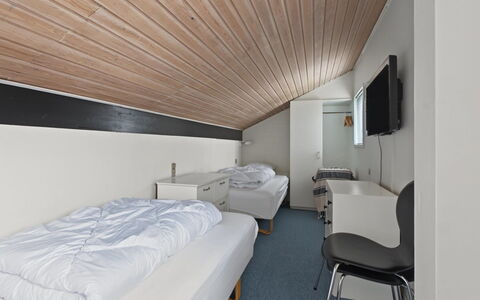 Kielo - 700M from the Sea: Habitación, Cama, Sábana, Techo, Lecho, Diseño De Interiores, Marco De La Cama, Suelo, Linos, Habitación