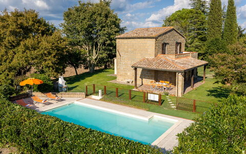 Ortale a Pitigliano with Pool: Piscina, Casa, Casa De Campo, Casa, Cabaña, Inmuebles, Puerta, Jardín, Patio Interior