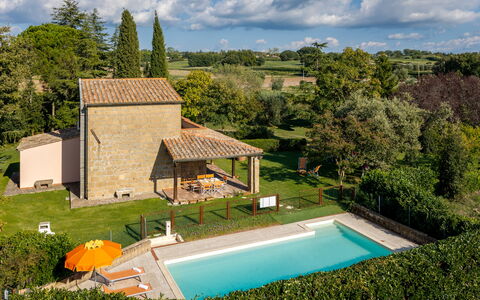 Ortale a Pitigliano with Pool: Piscina, Inmuebles, Casa De Campo, Jardín, Recurso, Cabaña, Patio Interior, Mueble Para Exteriores, Thermae, Villa