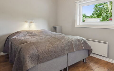 Elle: Cama, Habitación, Madera, Lecho, Sábana, Techo, Diseño De Interiores, Piso, Suelo, Marco De La Cama
