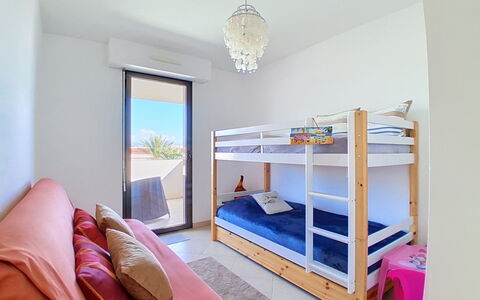 Le Royal Cap: Madera, Habitación, Diseño De Interiores, Suelo, Cama, Piso, Departamento, Mueble, Habitación, Casa