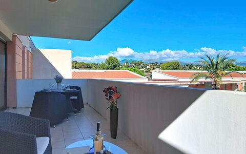 Le Royal Cap: Departamento, Balcón, Sombra, Mueble Para Exteriores, Eco Hotel, Recurso, Villa, Hotel, Piscina