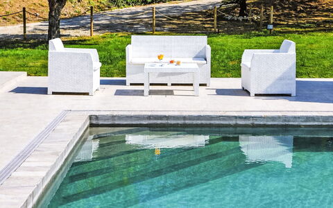 Villa Denise: Piscina, Mueble Para Exteriores, Jardín, Mueble, Recurso, Sombra, Eco Hotel, Patio Interior, Ocio, Silla
