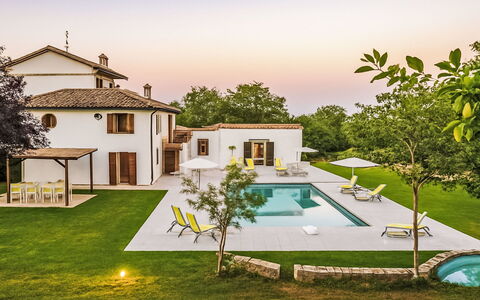 Villa Denise: Piscina, Mueble Para Exteriores, Jardín, Mueble, Recurso, Sombra, Eco Hotel, Patio Interior, Ocio, Silla