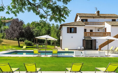 Villa Denise: Piscina, Mueble Para Exteriores, Jardín, Mueble, Recurso, Sombra, Eco Hotel, Patio Interior, Ocio, Silla