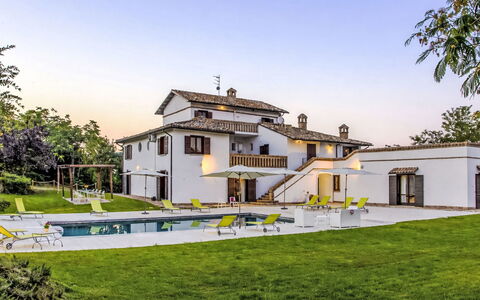 Villa Denise: Piscina, Mueble Para Exteriores, Jardín, Mueble, Recurso, Sombra, Eco Hotel, Patio Interior, Ocio, Silla