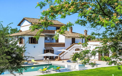 Villa Denise: Piscina, Mueble Para Exteriores, Jardín, Mueble, Recurso, Sombra, Eco Hotel, Patio Interior, Ocio, Silla