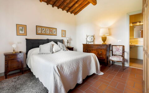 Villa Mare, Bolgheri: Mueble, Cama, Piso, Diseño De Interiores, Habitación, Pared, Suelo, Habitación, Techo, Sábana