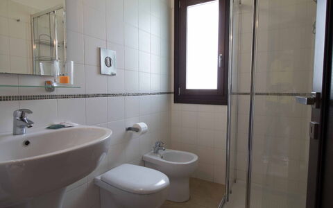 Casa Spassu: Piso, Diseño De Interiores, Arreglo De Tubería, Suelo, Baño, Lavabo, Lavabo Del Baño, Habitación, Grifo, Plomería