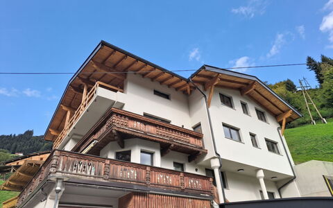 Sophia: Departamento, Balcón, Escalera, Pretil, Pueblo De Montaña, Porche, Vía Muerta