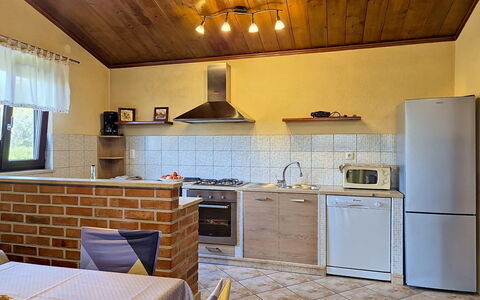 Pod Meloni: Mueble, Diseño De Interiores, Piso, Pared, Techo, Madera, Suelo, Habitación, Lámpara, Cocina