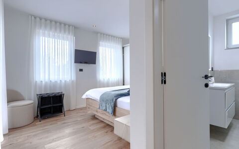 Veronica: Mueble, Diseño De Interiores, Piso, Suelo, Madera, Habitación, Techo, Suelos De Madera, Cama, Habitación