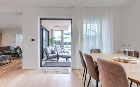 Veronica: Diseño De Interiores, Mueble, Piso, Suelo, Madera, Suelos De Madera, Techo, Casa, Sala, Encendiendo