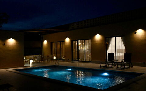Grandpa Pouls Heritage, Heated Pool: Piscina, Recurso, Encendiendo, Piso, Material Compuesto, Suelo, Fuente De Agua, Noche, Hotel, Thermae