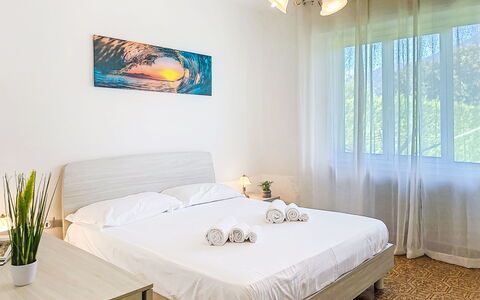 Carla: Cama, Diseño De Interiores, Mueble, Habitación, Suelo, Piso, Sábana, Lecho, Habitación, Almohada