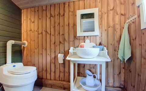 Porsmyr: Madera, Asiento Del Baño, Baño, Piso, Arreglo De Tubería, Diseño De Interiores, Baño, Suelo, Plomería, Habitación