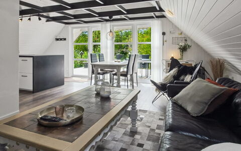 Terttu - 30Km from the Sea: Mueble, Diseño De Interiores, Piso, Madera, Techo, Suelo, Encendiendo, Suelos De Madera, Lámpara, Silla