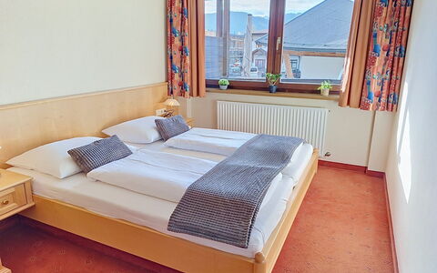 Sankt Ulrich am Pillersee 648: Diseño De Interiores, Mueble, Cama, Habitación, Sábana, Marco De La Cama, Techo, Lecho, Habitación, Linos