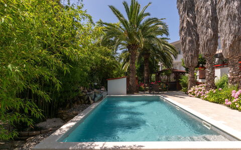 Botanica: Departamento, Recurso, Piscina, Condominio, Balcón, Hotel, Eco Hotel, Villa, Planta De Casa