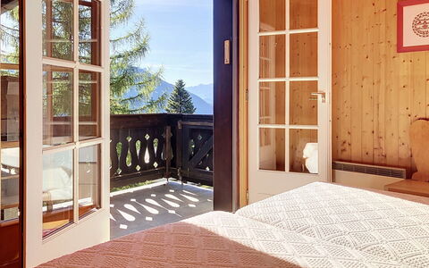 Chalet Perry: Madera, Diseño De Interiores, Mueble, Habitación, Suelo, Piso, Techo, Madera Dura, Marco, Manchas De Madera