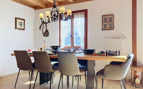 Chalet Perry: Mueble, Diseño De Interiores, Piso, Suelo, Silla, Mesa, Madera, Comedor, Cocina Y Comedor Mesa, Suelos De Madera