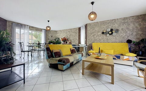 La Lilla, à 15 Min de Pornic: Mueble, Diseño De Interiores, Piso, Suelo, Pared, Sofá, Madera, Techo, Habitación, Sala