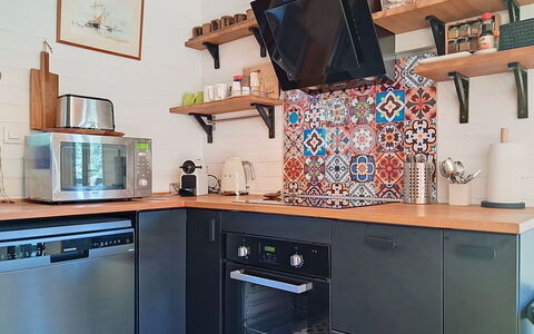 Pignots: Cocina, Aparato De Cocina, Diseño De Interiores, Mueble, Mostrador, Electrodoméstico, Madera, Gabinetes, Piso, Habitación
