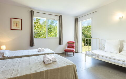 Cala Rossa: Mueble, Piso, Mueble Para Exteriores, Suelo, Piscina, Silla, Recurso, Sombra, Cama, Hotel