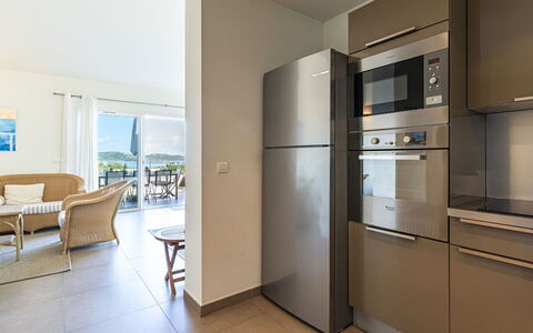 Cala Rossa: Mueble, Piso, Diseño De Interiores, Cocina, Mostrador, Suelo, Gabinetes, Techo, Aparato De Cocina, Electrodoméstico