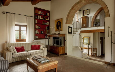 Podere Selva, Pool, Chianti: Mueble, Diseño De Interiores, Pared, Piso, Madera, Suelo, Techo, Casa, Sala, Habitación