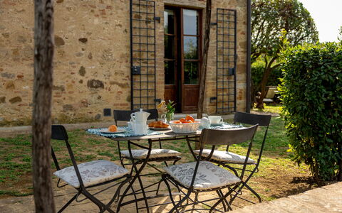 Podere Selva, Pool, Chianti: Mueble, Mueble Para Exteriores, Silla, Mesa, Mesa Al Aire Libre, Cocina Y Comedor Mesa, Jardín, Patio Interior, Mesa De Café, Patio