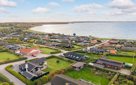 Takenya - 400M from the Sea: Barrio Residencial, Paisaje, Costa, Costeras Y Los Accidentes Geográficos Oceánico, Casa, Suburbio, Mar, Apuntalar, Oceano, Inmuebles