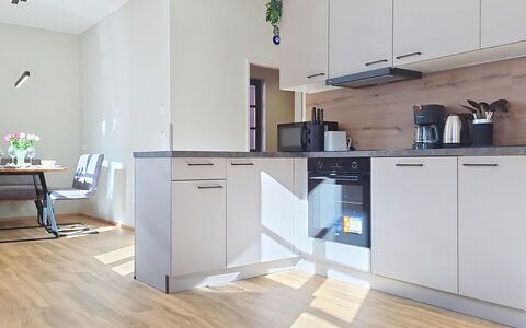 Radstadt 26: Piso, Diseño De Interiores, Aparato De Cocina, Mueble, Suelo, Mostrador, Cocina, Gabinetes, Madera, Electrodoméstico