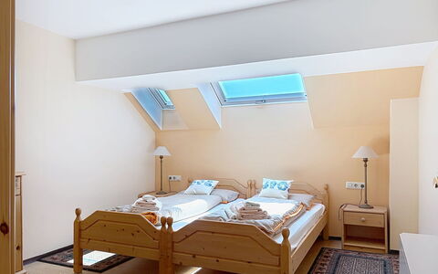 Wohlfühlnest St. Michael: Mueble, Cama, Diseño De Interiores, Habitación, Madera, Techo, Habitación, Suelo, Lecho, Sábana
