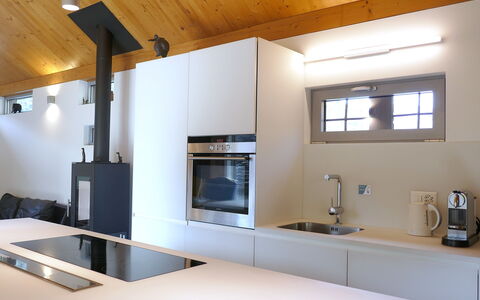Valserhaus: Diseño De Interiores, Cocina, Piso, Mostrador, Pared, Madera, Techo, Suelo, Mueble, Gabinetes