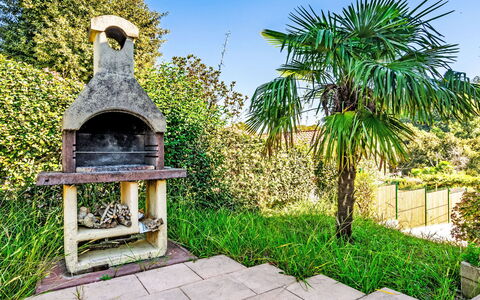 Agintza: Ladrillo, Inmuebles, Jardín, Suburbio, Entrada De Coches, Paisajismo, Yarda, Hacienda, Casa De Campo, Patio Interior