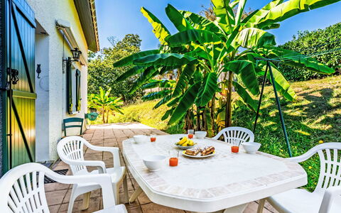 Agintza: Ladrillo, Inmuebles, Jardín, Suburbio, Entrada De Coches, Paisajismo, Yarda, Hacienda, Casa De Campo, Patio Interior