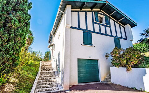 Agintza: Ladrillo, Inmuebles, Jardín, Suburbio, Entrada De Coches, Paisajismo, Yarda, Hacienda, Casa De Campo, Patio Interior
